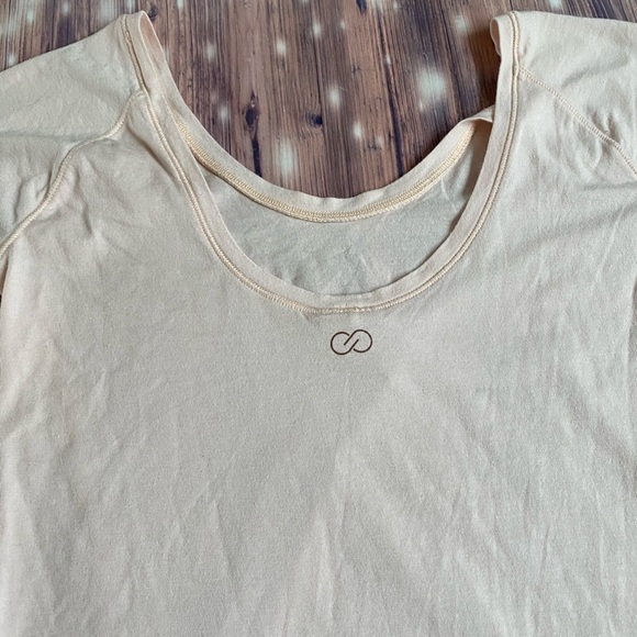 CALIA by Carrie Underwood T-shirt - Picture 4 of 4